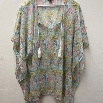 Women's Size 10 Blue / Floral shirt