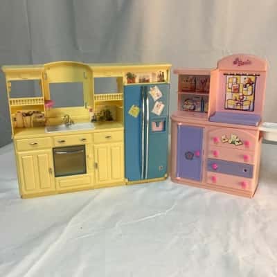 Barbie Change Table including Bath and Kitchen Setting 