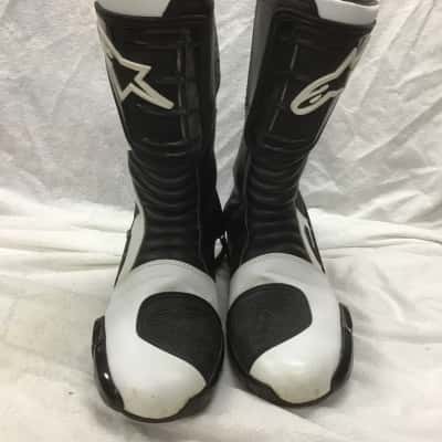 black Mens Alpinestars, motorcycle Boots, black and white