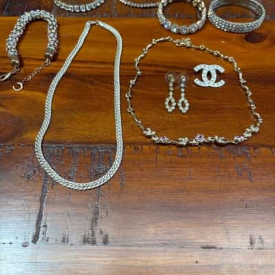  Women’s SPARKLY Costume Jewellery bundle 