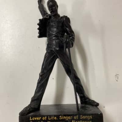 Freddie Mercury statue