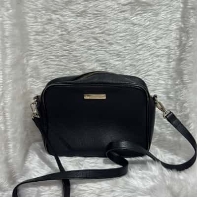  Womens Black/gold crossbody bag
