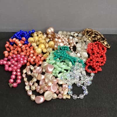 Assorted bag of jewellery (20)