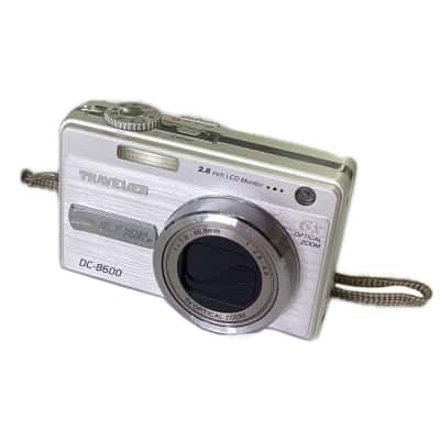 Traveler DC-8600 Digital Camera and accessories