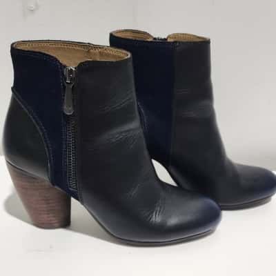 Womens Leather Boots Size 7 US Black