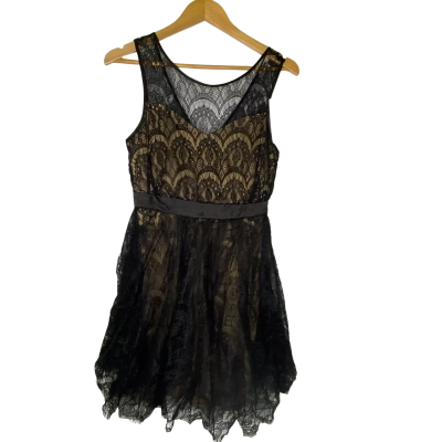  Tulips Womens  Size 10 Cocktail Dress Beige / Black  