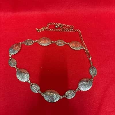  Women's Gold Tone Metal Chain Belt Featuring Embossed Oval Pendants   One Size 
