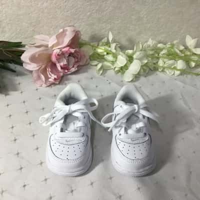 Nike Kids US Size 3C White Lace up Sneakers