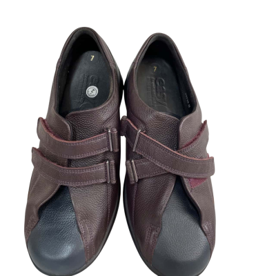 Easy B Women’s Shoes. Size 7. Navy/Burgundy