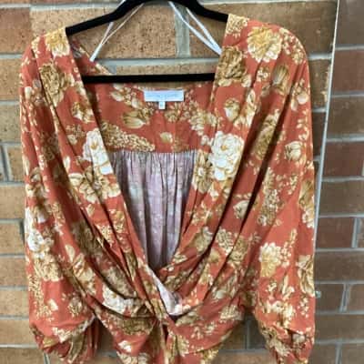 White Closet Womens  Size L / M Long Sleeve Top Orange 