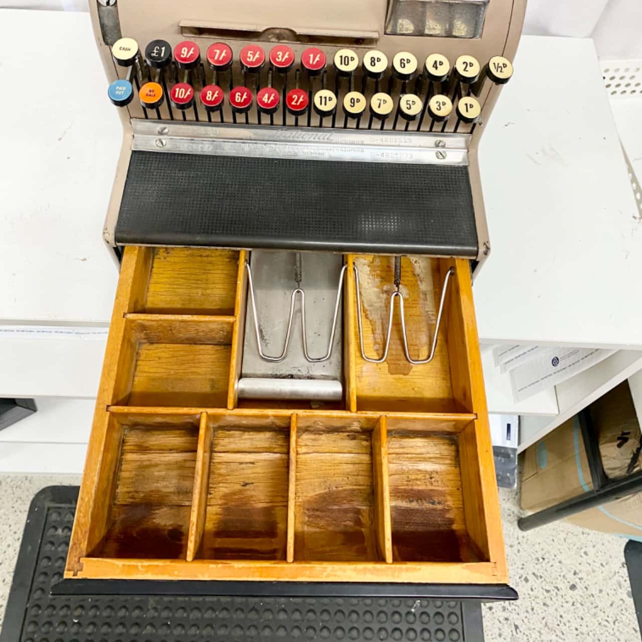 National Cash Register Scotland One Owner! 4/Sept/1951 Drycleaner East Brisbane (s)