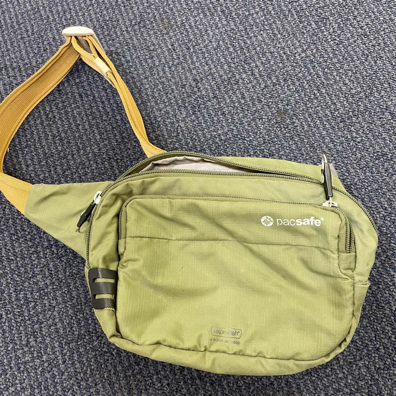 Unisex Pac Safe: Venture safe 100 G11. Fanny Pack Green / Grey (s ...