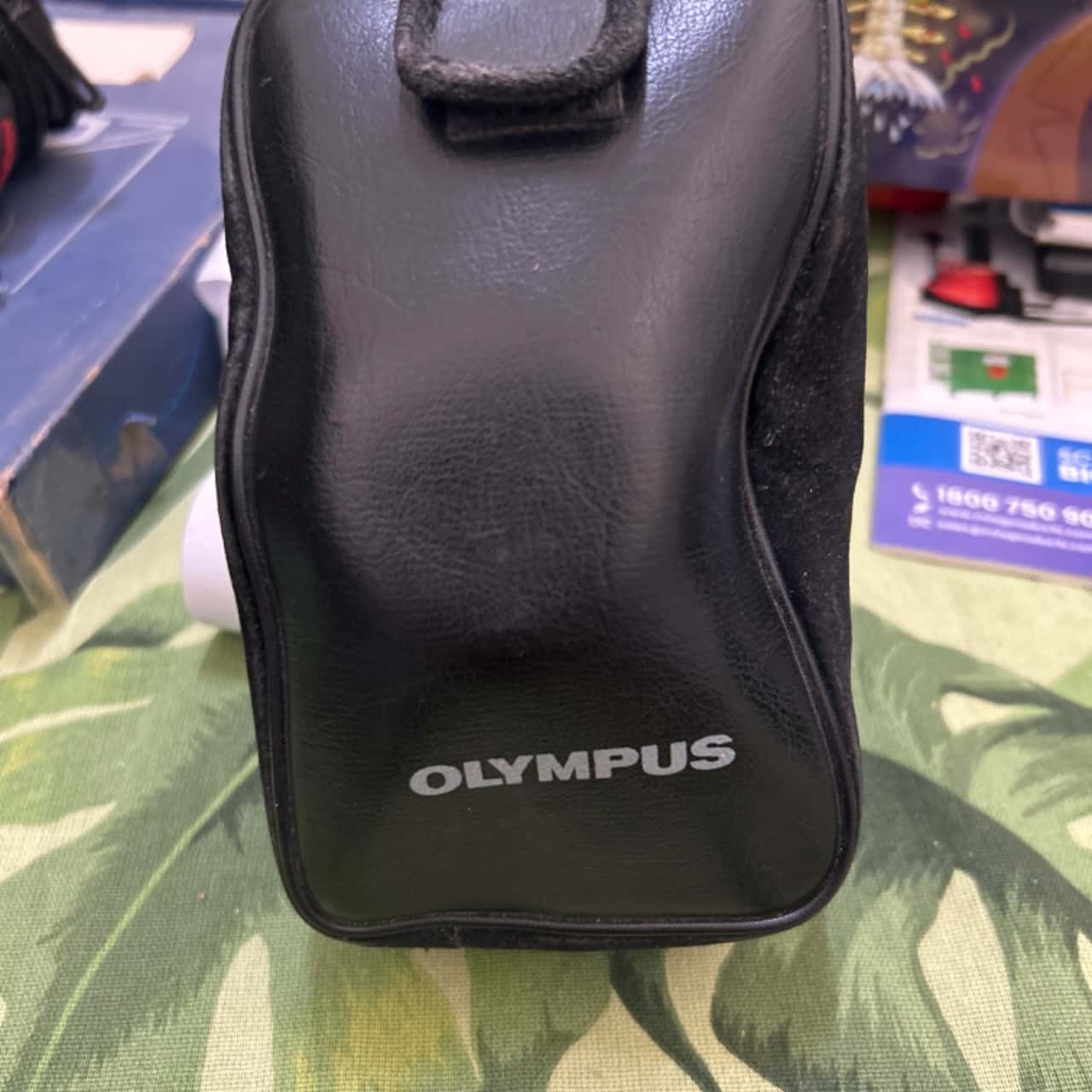 Olympus AZ100 zoom quick flash camera (b21