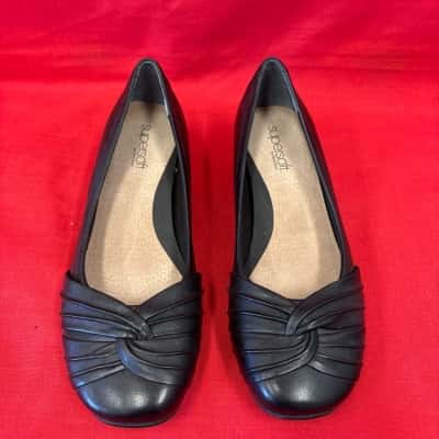 Super soft by Diana Ferrari  Women’s  Size 9 Flats Black  