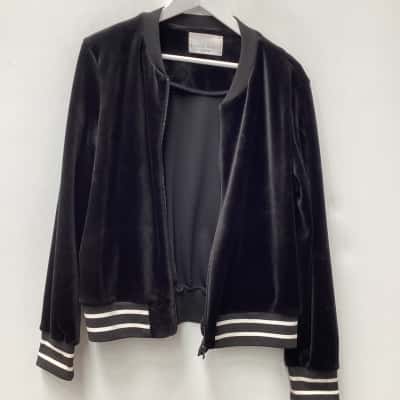 Decjuba Womens  Size L Black  / White jacket plush feel