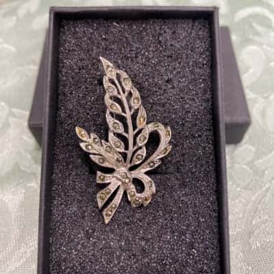  Womens Brooch Silver Feather