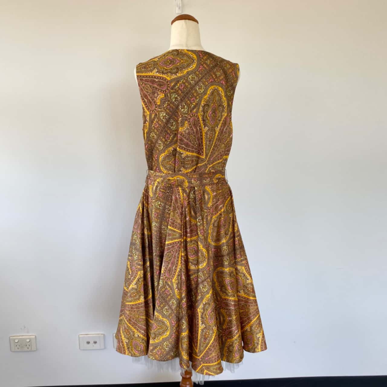 BNWT Charlie Brown Rejuvenate Extrinsic Satin Dress Yellow Size 14 / XL(s) BNWT Charlie Brown Rejuvenate Extrinsic Satin Dress Yellow Size 14 / XL(s)