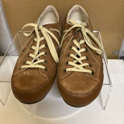  Mens  Size 11 Sneakers Beige / Brown 