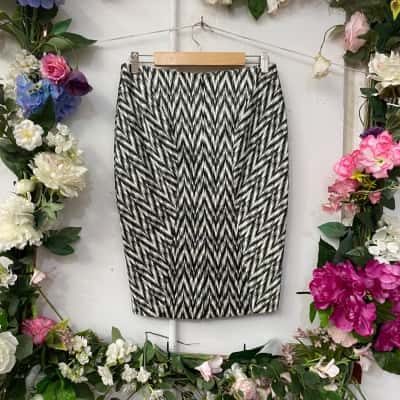 Saba Womens  Size 10 Pencil Skirt Green / Pattern 