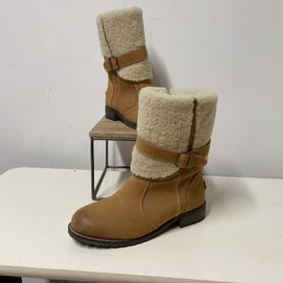 UGG Boots Womens Size 8 Brown 
