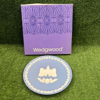 Wedgwood Jasperware 1978 Pale Blue English Horse Guards Christmas Plate (Boxed)