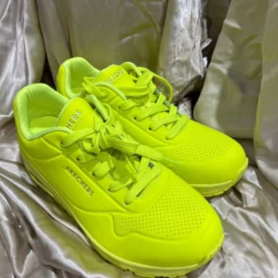 Skechers Womens  Size 8 Bright Yellow 