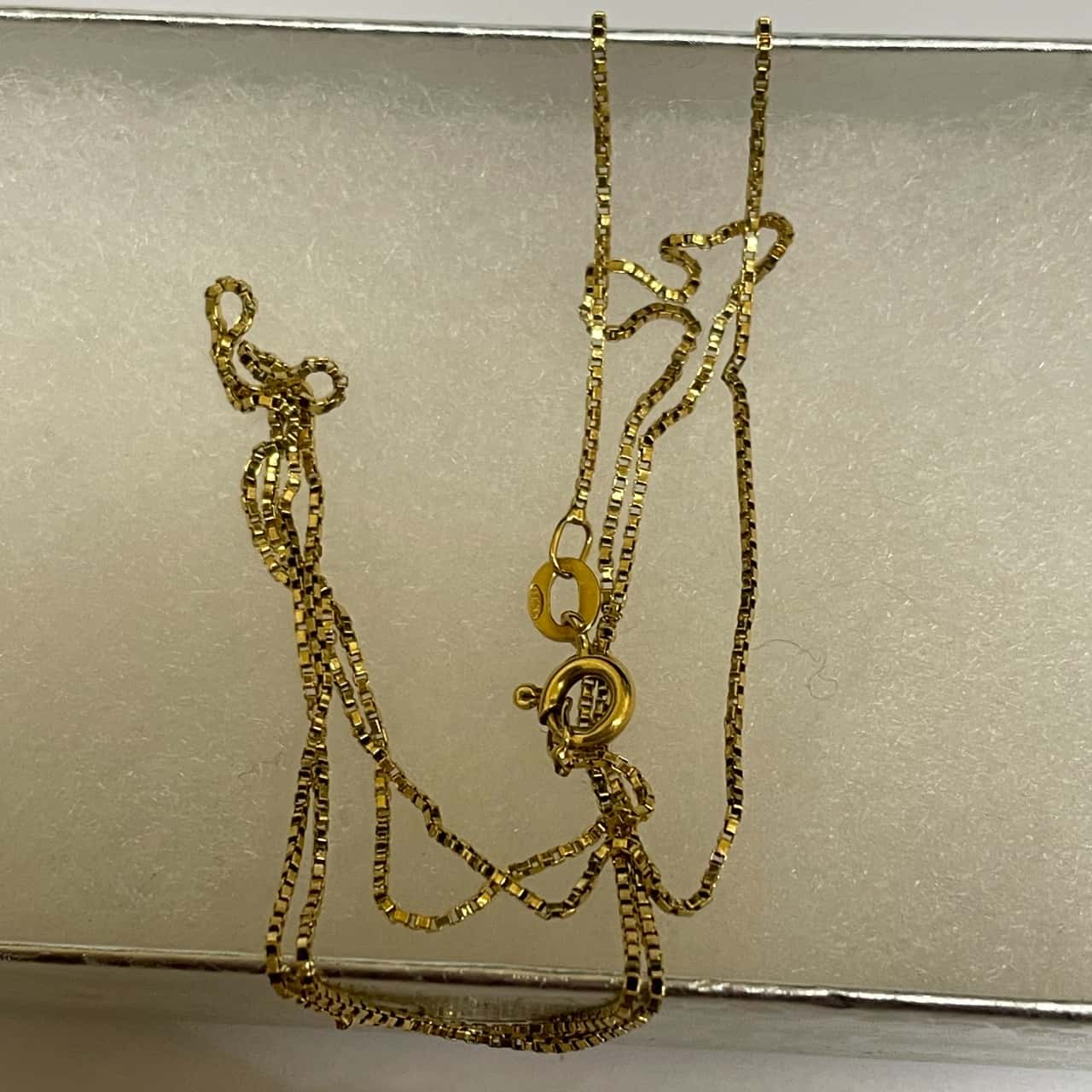 Women's 18ct Gold Boxed chain (s)