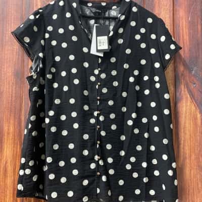 Portmans Curve  Size 18 Black  / White top new 