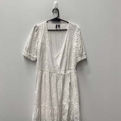 Vero Moda   wrap around Womens  Size L White dress
