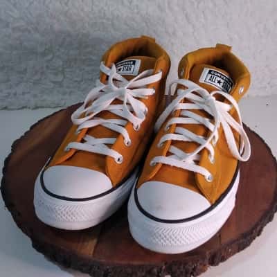 Converse Unisex - Size 9 Mens/Size 11 Womens - Sneakers Mustard / Orange 
