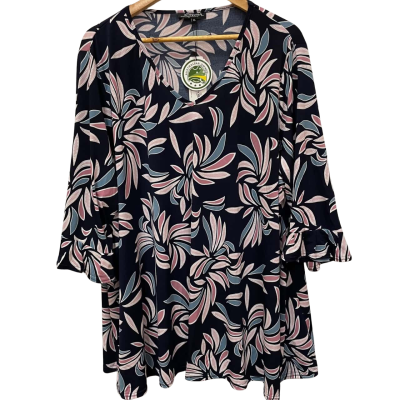  Swish Fashion Navy Blush V-Neck Top Size 26 