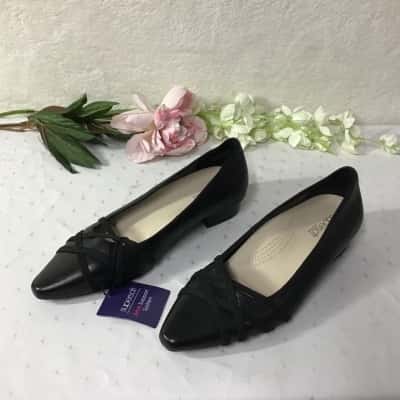 Supersoft by Diana Ferrari Womens  Size 39C Black Leather Low Heel Shoes 