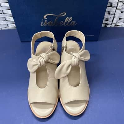Isabella Womens  Size 36 Sandals Beige 