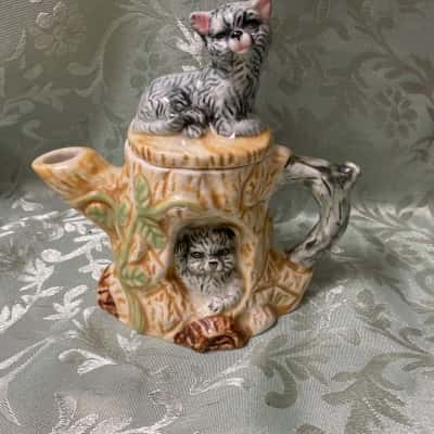 Decorative Cat On Stump Tea Pot
