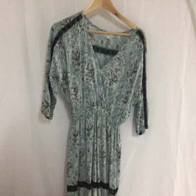World of Nomads Womens  Size 4 Floral Dress Blue / Floral 