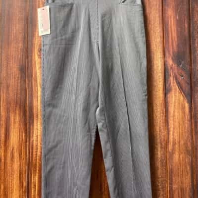 Black Pepper Womens  Size 10 Pinstriped cropped pants new 