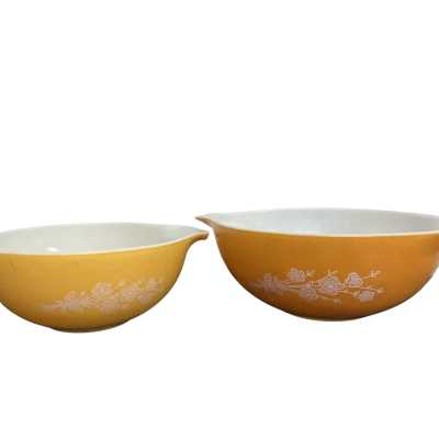 2x Vintage PYREX Yellow Mixing Bowls