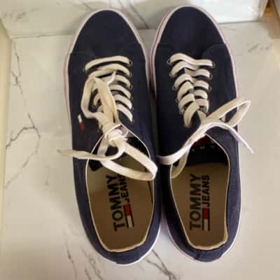 Tommy Hilfiger Mens  Size 11 Sneakers Navy Blue / White 