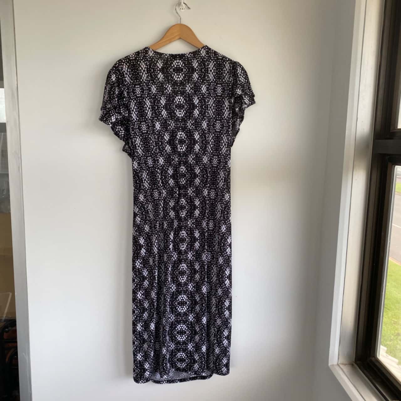 JacquiE Faux Wrap Midi Dress With Side Gather Black White Size 12 / L(s)