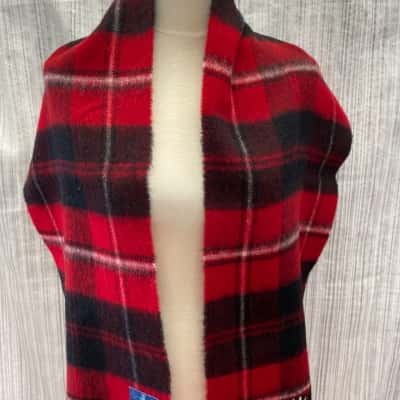 SCOTLAND 100% Wool  Womens  Size One Size Scarf Black  / Red / White 