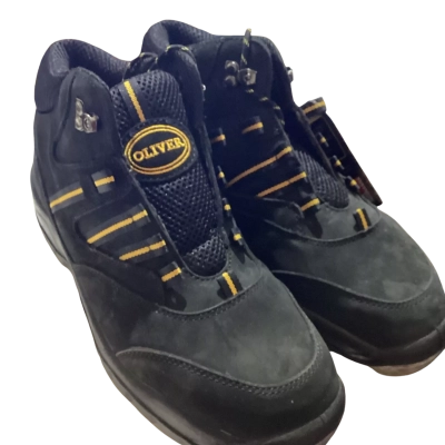  Mens  Size 11 Black  / Yellow Work Shoes