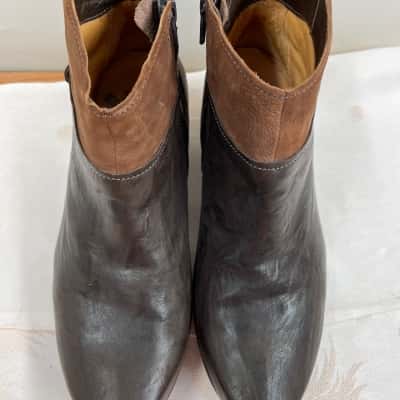  Womens  think! Size 7 Boots Brown 
