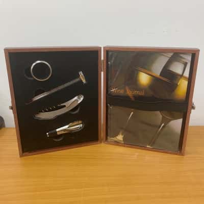 Wine accessory gift set