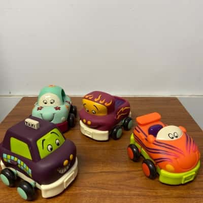 4 X cute wind up cars