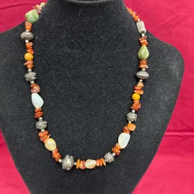  Women's Vintage Polished Stones Agate, Quartz, Bovine & Carved Beads Beaded Necklace 
