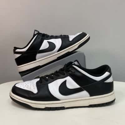 Nike Mens  Size 9.5 Sneakers / Trainers Black  / White 