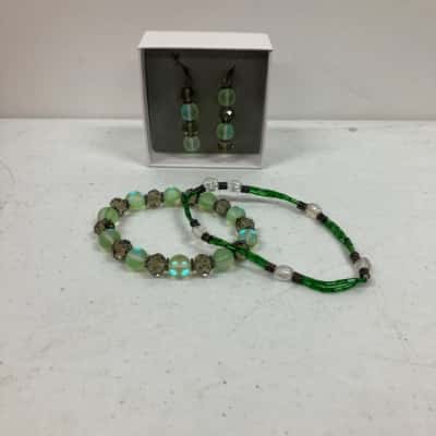 Women’s Green Earrings/Bracelet Set NIB