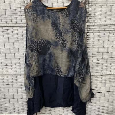 Olla oh Womens  Size M Long Sleeve Top / Sleeveless Top Blue / Pattern 