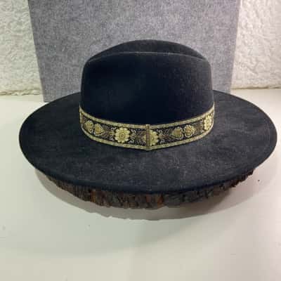 Kooringal: Elwood Fedora - Women - One Size - Black & Gold