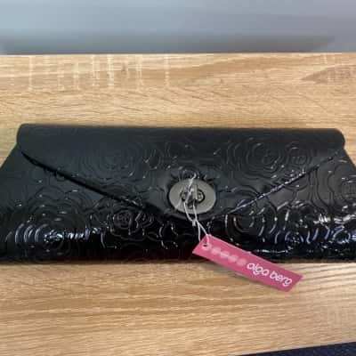 BNWT Olga Berg Womens Black  PURSE 